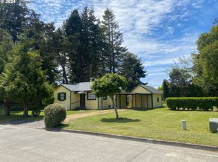 137 Michigan Ave NE, Bandon, OR 97411