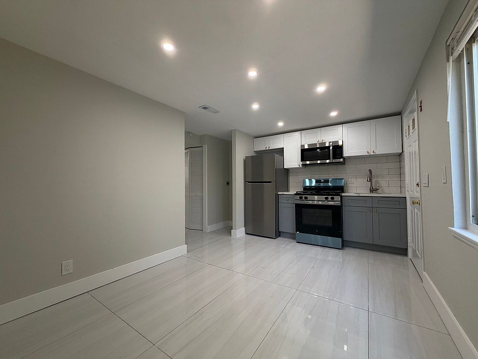 1st image of 64 Chamberlain St #6