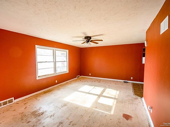3rd image of 1015 E Ellsworth Ave