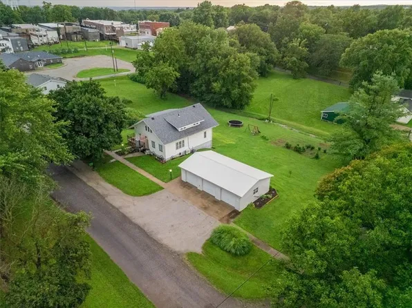 205 & 207 N Main St, Oregon, MO 64473