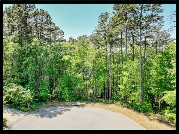 806 Bright Leaf Ct, Seneca, SC 29672