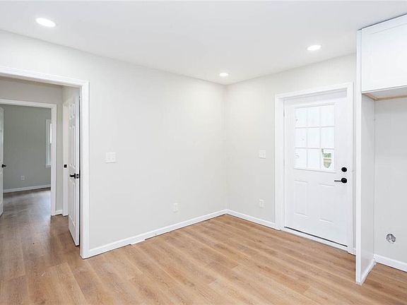 5th image of 2131 Glendale Dr