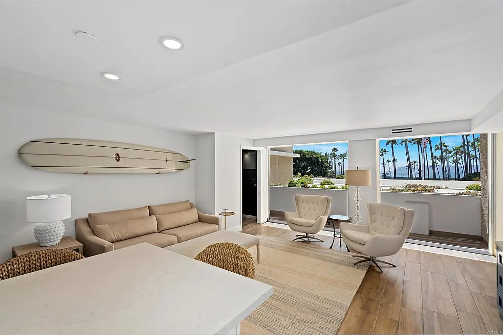 1 bed, 1.5 bath, 915 sqft, $7,500 — Photo 2