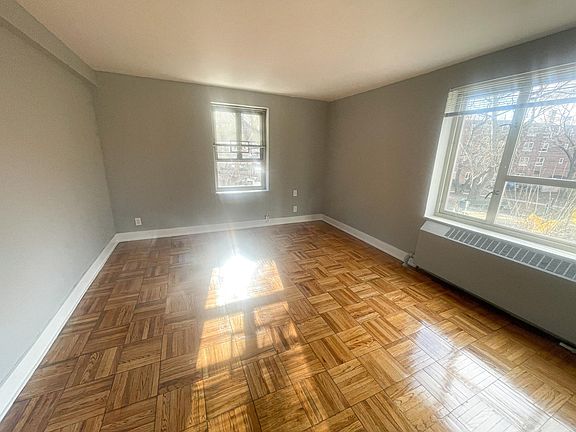 5th image of 195-30 Peck Ave