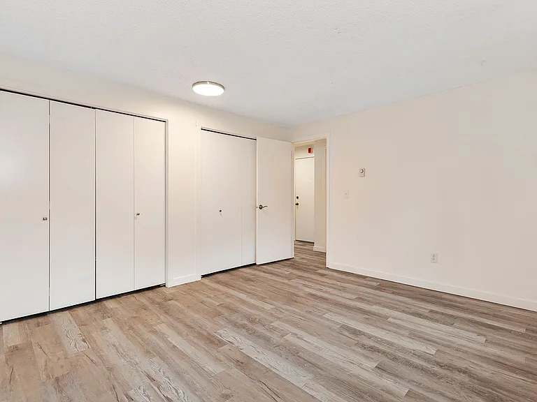 Willowbrook Apartments — Photo 8