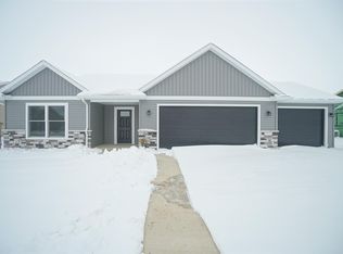 430 N Eastfield Cir, Milford, IN 46542