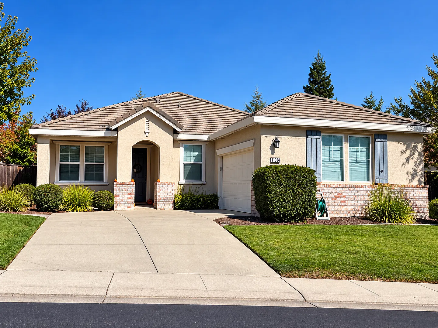 Beautiful 3-Bedroom Home in Desirable Auburn Neighborhood! — Photo 1