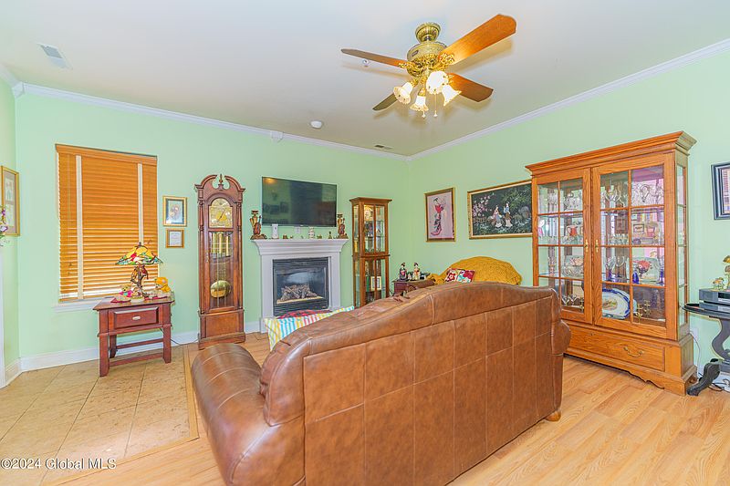 5th image of 311 N Ridge Estate