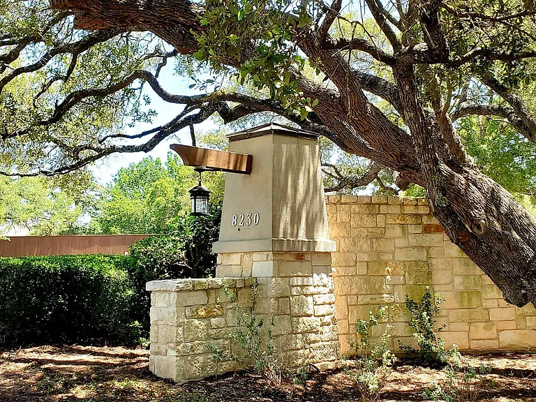 8230 Spicewood Springs Rd — Photo 2