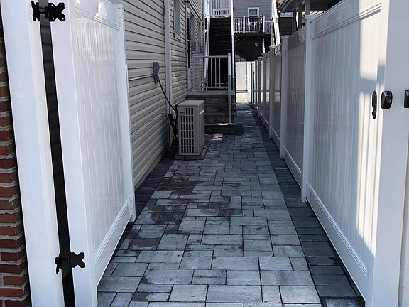2nd image of 28 Dina Ct