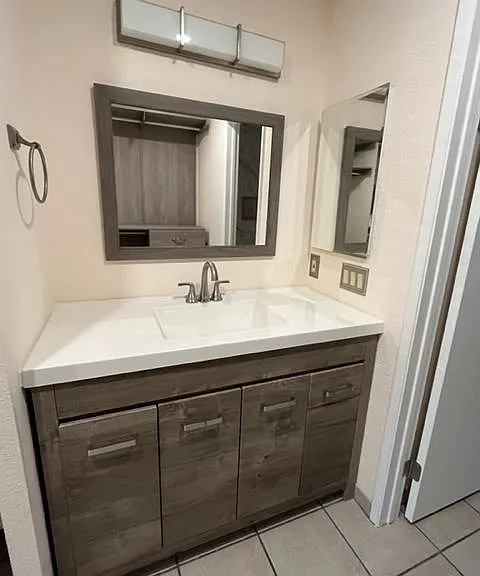Primary bedroom vanity