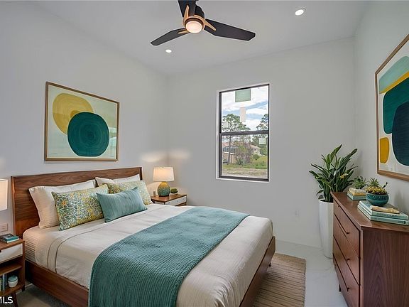 4th image of 1002 Pine Ave
