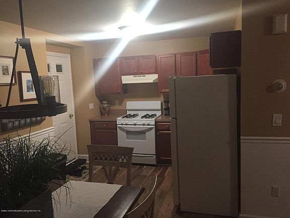 2nd image of 11 Stalie Ct