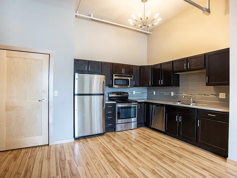 Uptown Exchange Lofts — Photo 4
