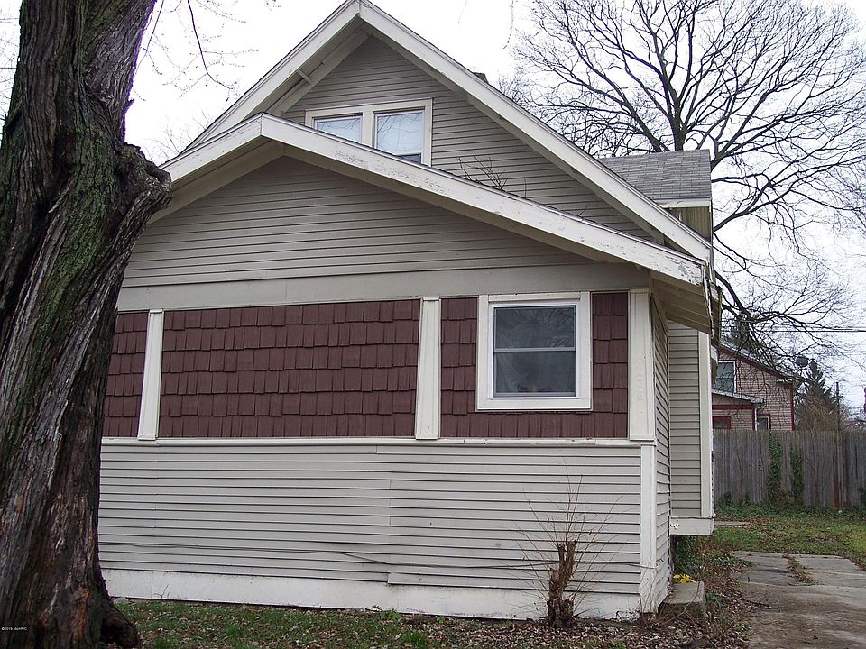 1st image of 836 Hays Park Ave