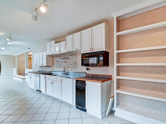 5th image of 2345 Winton Ave