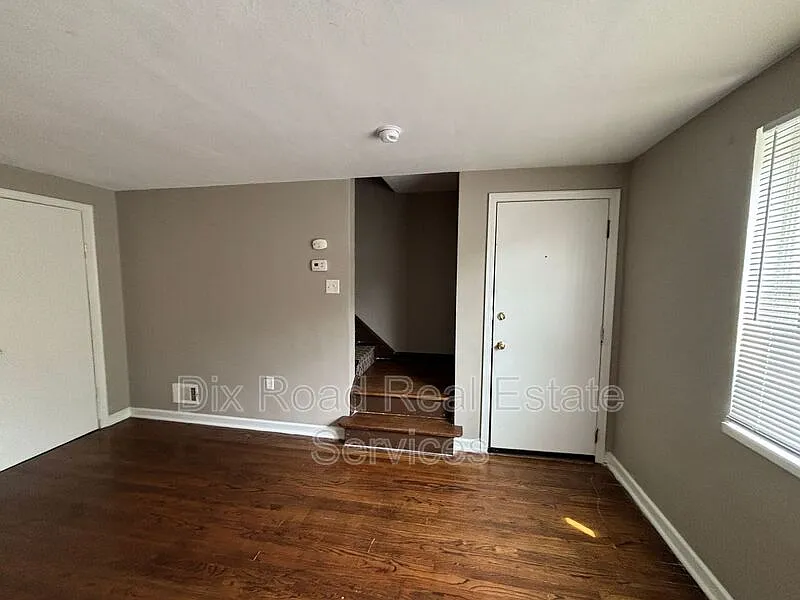 2 bed, 1.0 bath, $695 — Photo 4