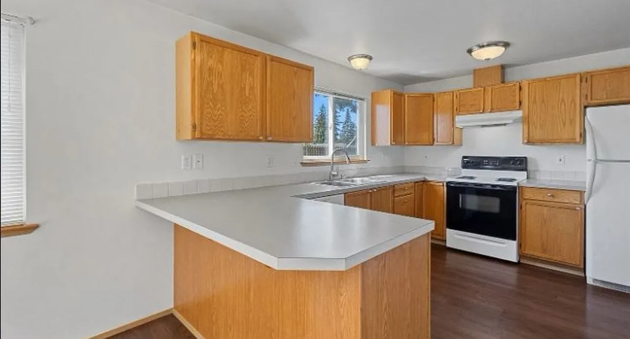 515 Alexander St — Photo 2