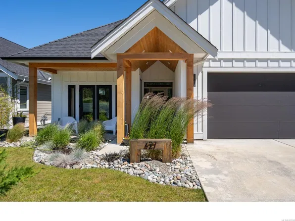 427 Cottage Dr, Qualicum Beach, BC V9K 2T3