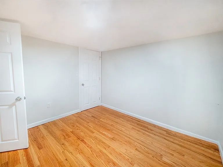 12 Adella Pl — Photo 37