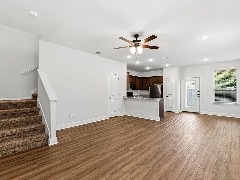2503 Lynwood Bnd #101 — Photo 7