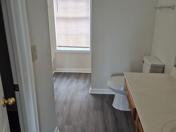 5th image of 704 Sutters Mill Rd