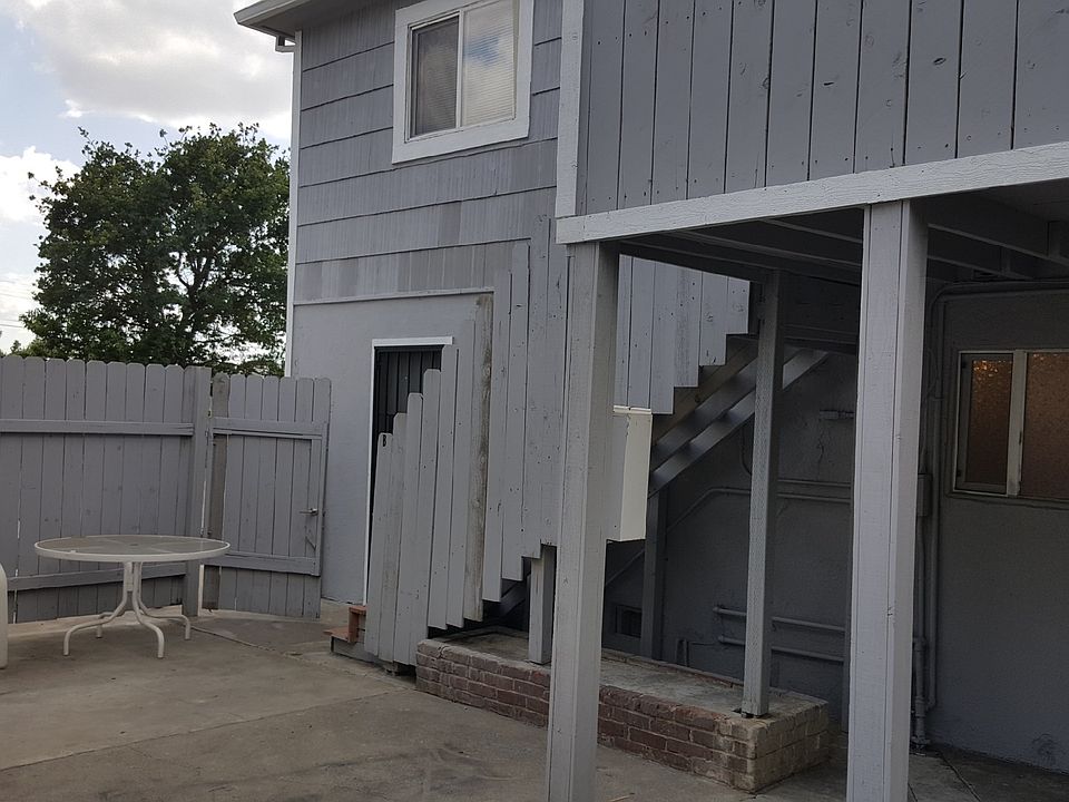 2nd image of 2553 Lexington St APT A