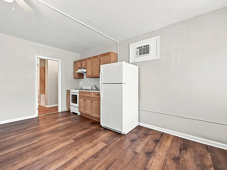 571 Olive St — Photo 6