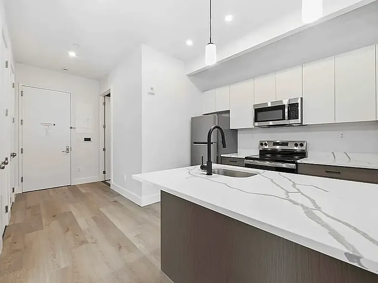89-25 162nd St #405 — Photo 7