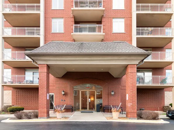 8440 Callie Ave #C-405, Morton Grove, IL 60053