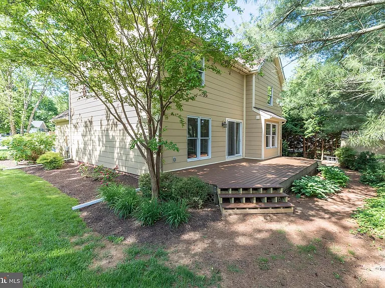 1950 Kathy Ct — Photo 2