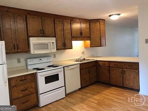 2nd image of 415 Peabody St