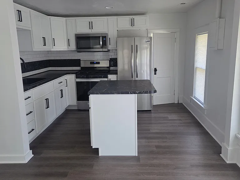 708 N Lake St #B — Photo 4
