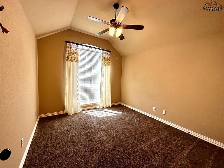 5011 Caden Ln — Photo 4