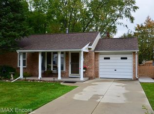 5514 Sunwood Dr, Waterford, MI 48329