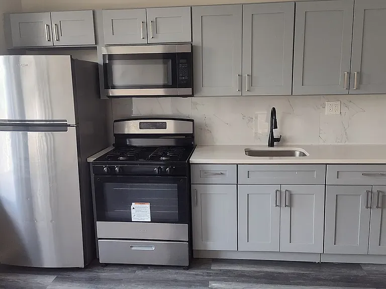 133 Stevens Ave #5D — Photo 1
