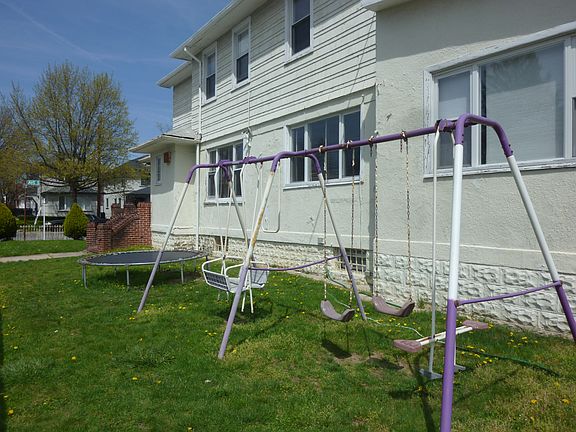 3rd image of 2402 Avenue S