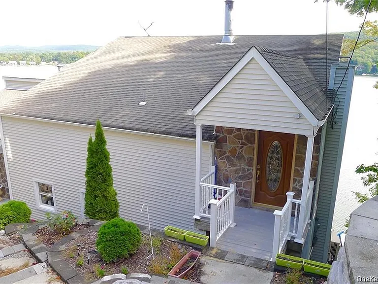 590 Jersey Ave — Photo 5