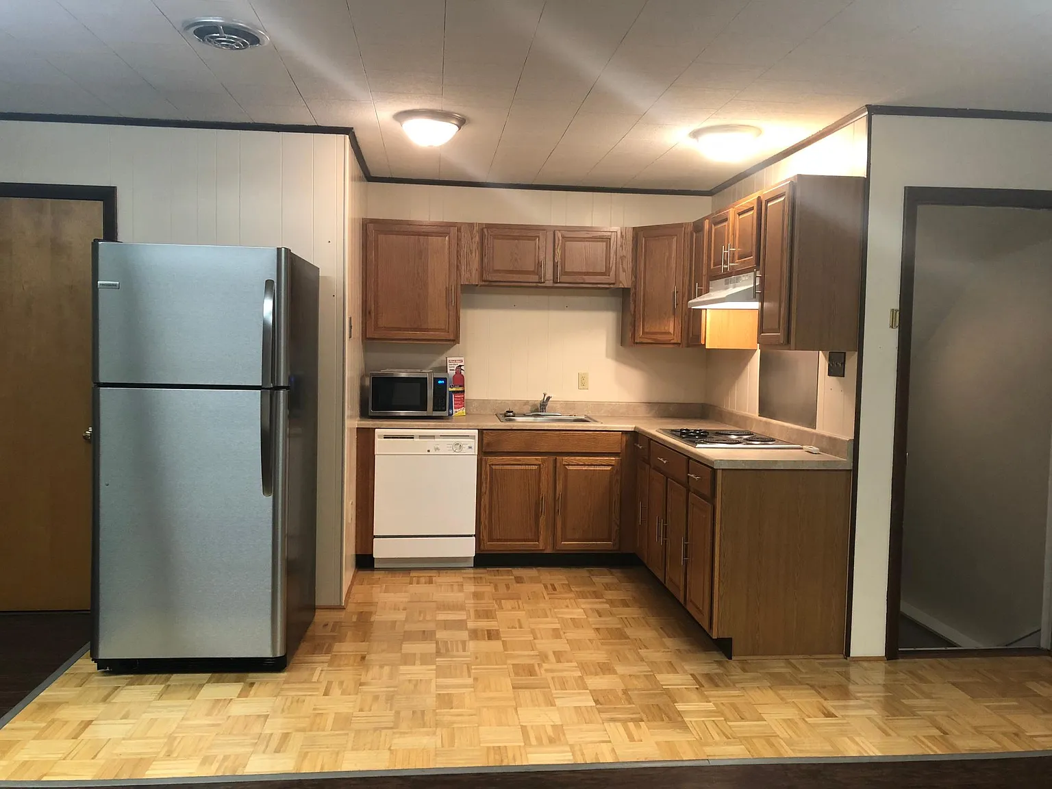 978 Line St — Photo 4