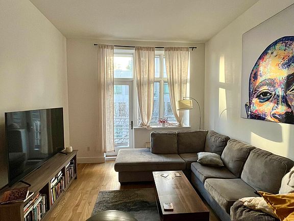 5th image of 156 Hope St APT 3C