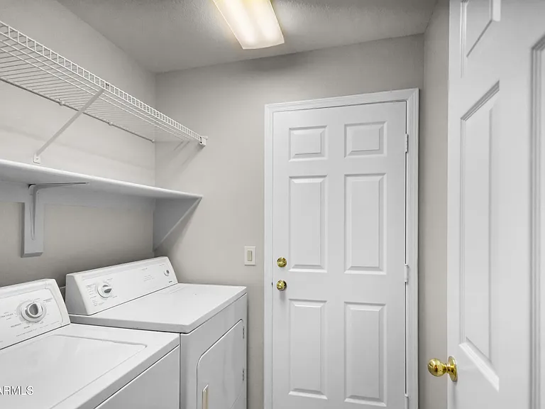 1214 E Beverly Ln — Photo 24