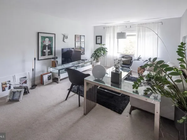 11500 Fairway Dr APT 402, Reston, VA 20190