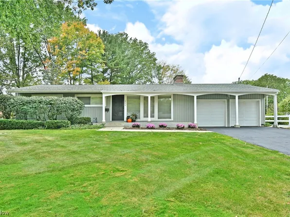 240 Glenview Rd, Canfield, OH 44406