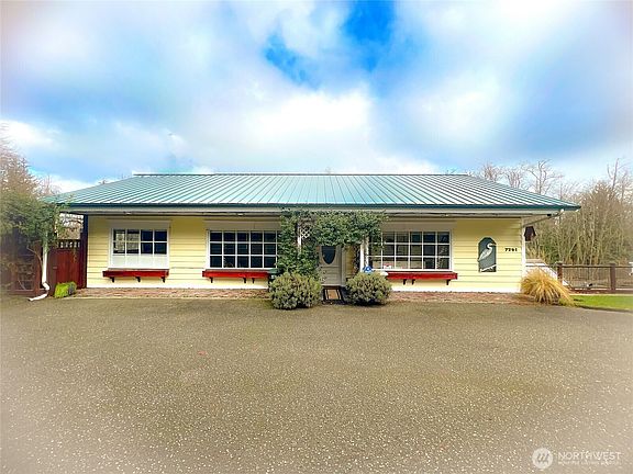 3rd image of 7251 Oak Bay Road