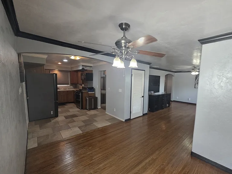215 Almond St — Photo 2