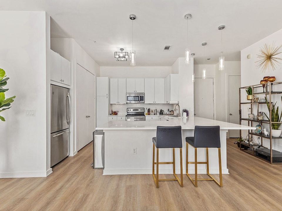 1st image of 2950 McKinney Ave APT 205