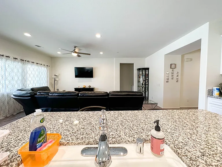 26318 Desert Rose Ln — Photo 40