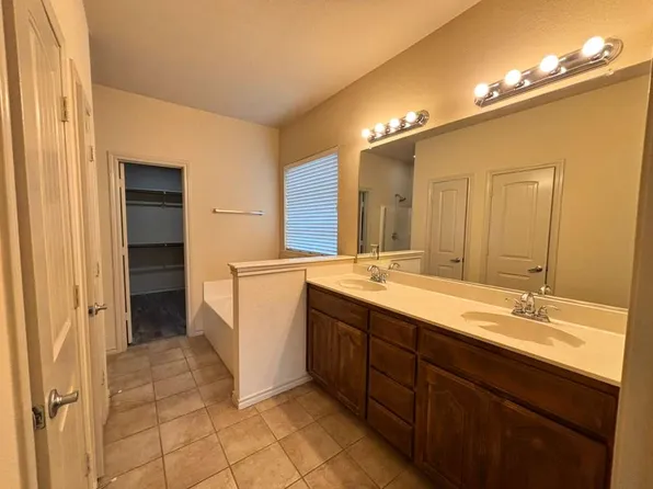 1160 Roping Reins Way #4, Haslet, TX 76052