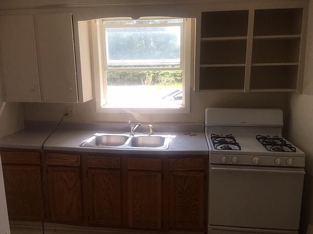 2nd image of 667 N Howard St APT 2