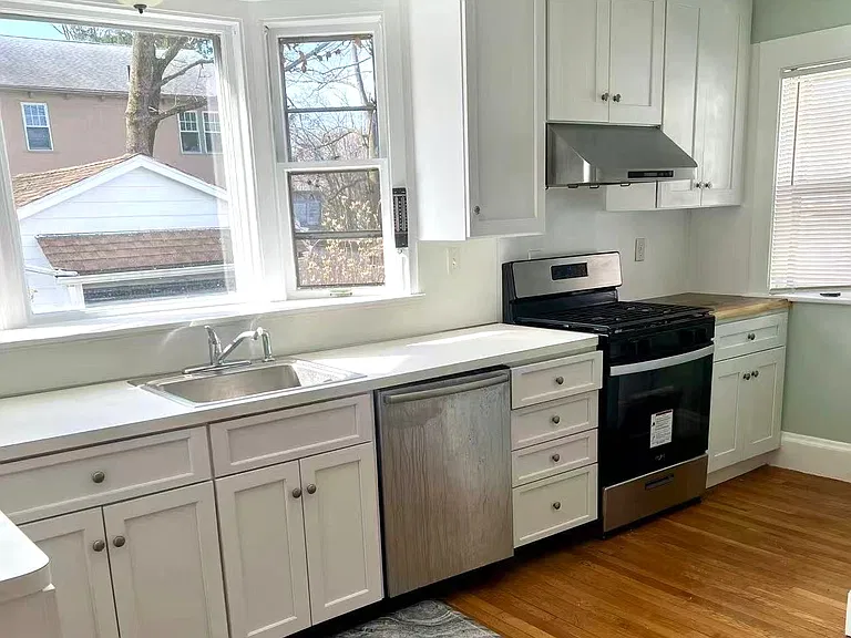 142 Jackson St — Photo 11